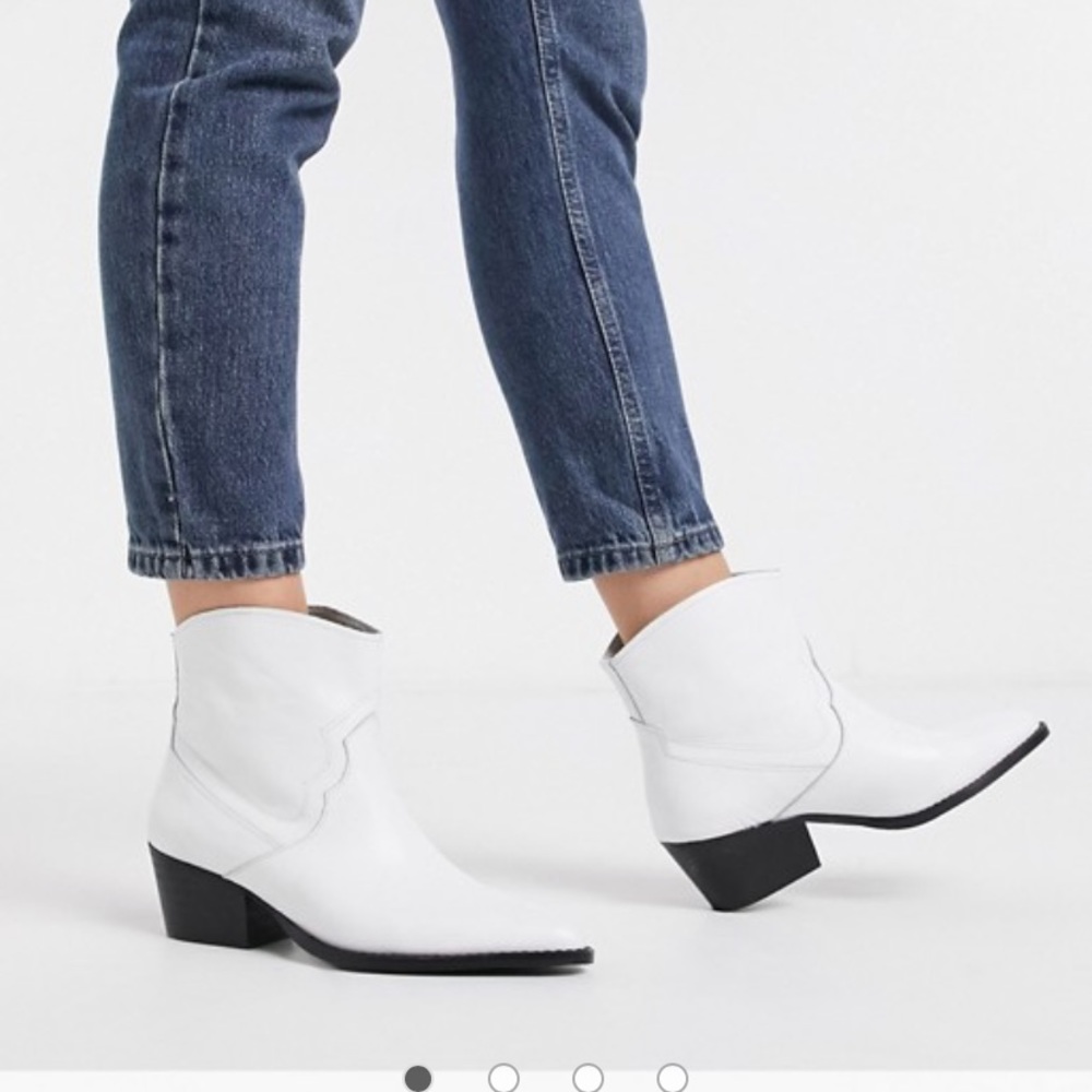 DEPP White Western booties